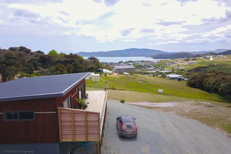 Photo of property in 1 Pekama Drive, Cable Bay, 0420