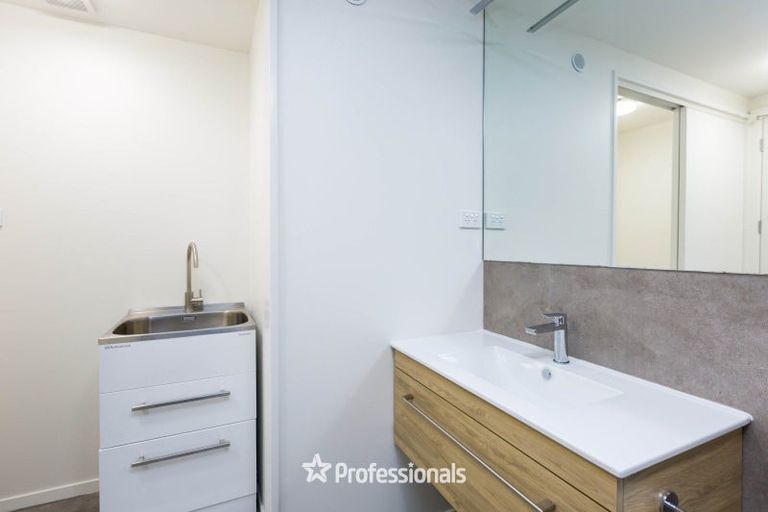 Photo of property in 4/65 Tiketike Way, Brooklyn, Wellington, 6021