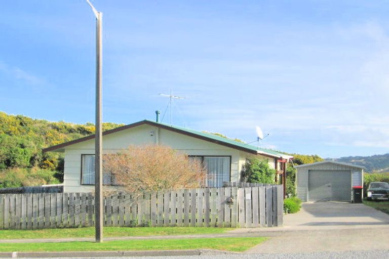 Photo of property in 9 Kaitangata Crescent, Kelson, Lower Hutt, 5010