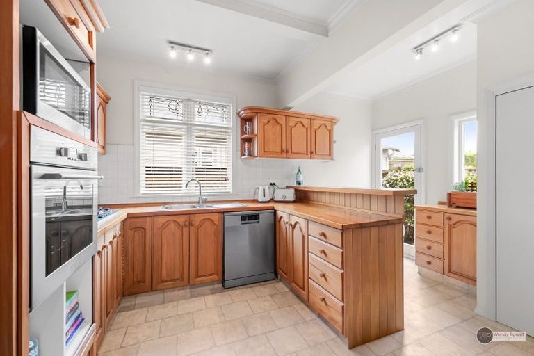 Photo of property in 10 Kauri Street, Woburn, Lower Hutt, 5011