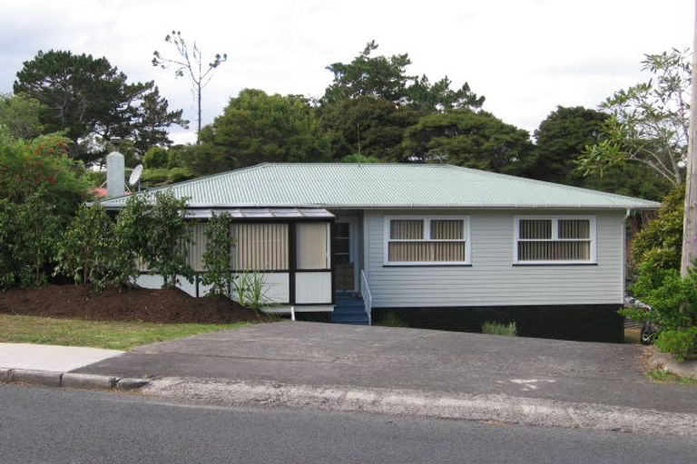 Photo of property in 38 Taupo Street, Green Bay, Auckland, 0604