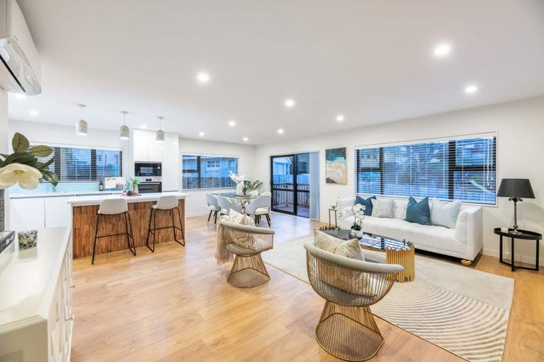 Photo of property in 18a Lydford Place, Glendene, Auckland, 0602