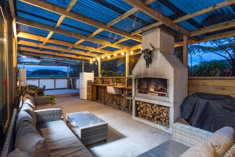 Photo of property in 979 Kaipara Flats Road, Kaipara Flats, Warkworth, 0984