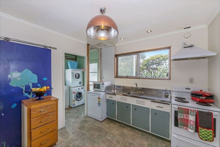 Photo of property in 27 Tramway Road, Beach Haven, Auckland, 0626