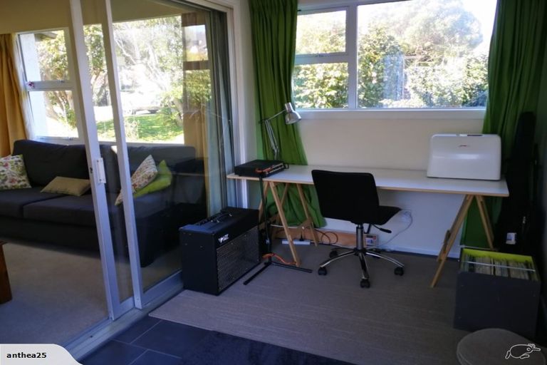 Photo of property in 10 Izard Road, Khandallah, Wellington, 6035