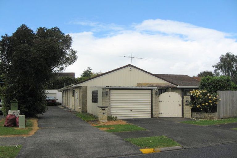 Photo of property in 37b Challen Close, Conifer Grove, Takanini, 2112