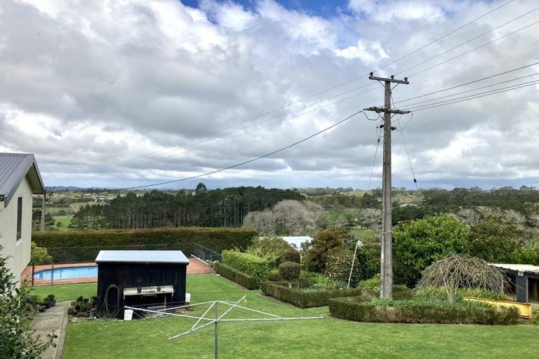 Photo of property in 69 Puke Road, Kumeu, 0891