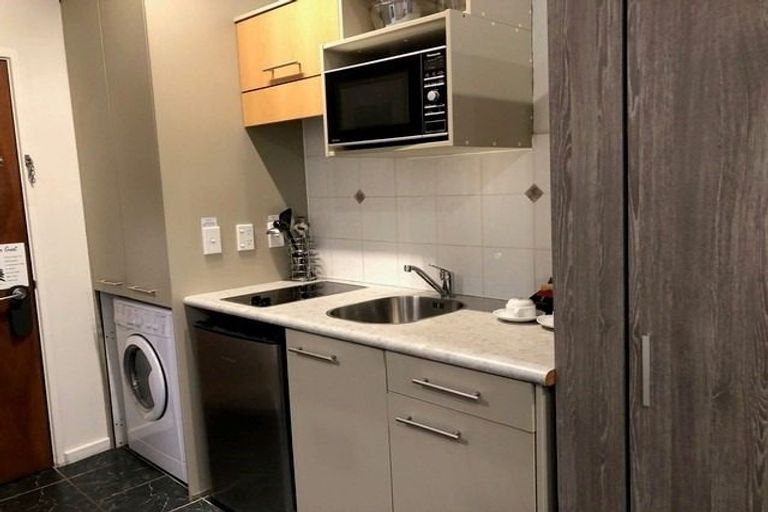 Photo of property in Atrium Towers, 5j/154 The Terrace, Wellington Central, Wellington, 6011