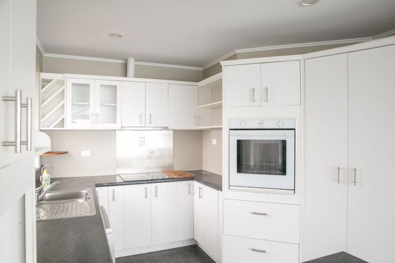 Photo of property in 14 Marine Parade, Bluff, 9814