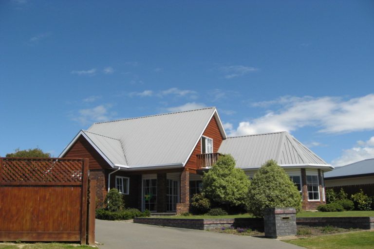 Photo of property in 2 Thornley Place, Woodend, 7610