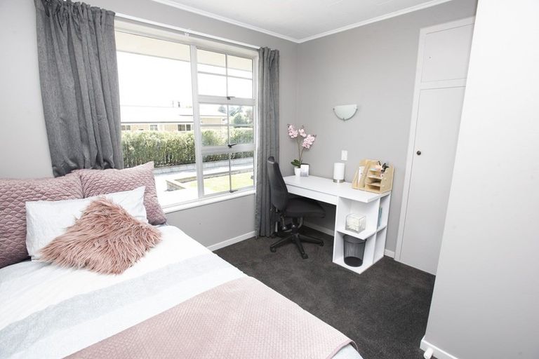 Photo of property in 3 Church Street, Winton, 9720