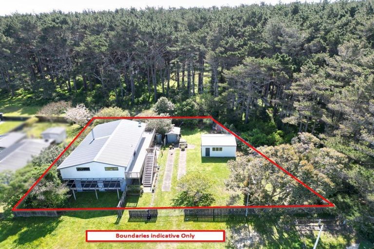 Photo of property in 25 Cousins Avenue East, Foxton Beach, Foxton, 4815