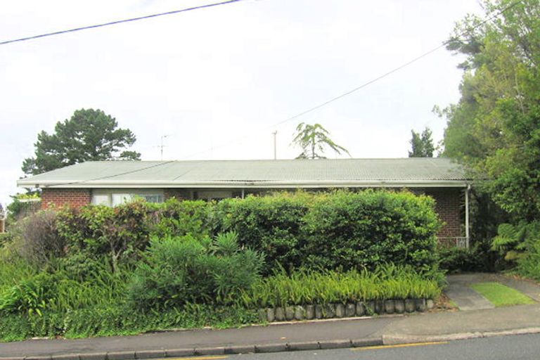 Photo of property in 194 Godley Road, Titirangi, Auckland, 0604