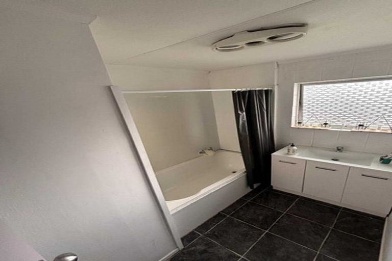 Photo of property in 135a Avalon Drive, Nawton, Hamilton, 3200