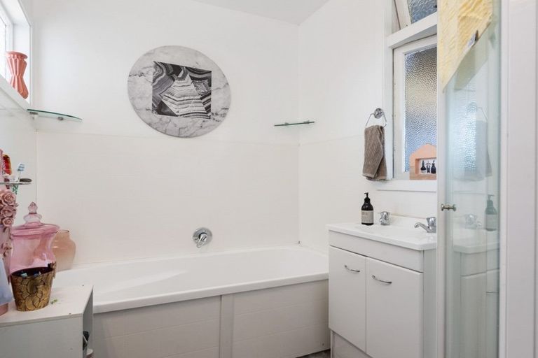 Photo of property in 90 Mclauchlan Street, Springlands, Blenheim, 7201