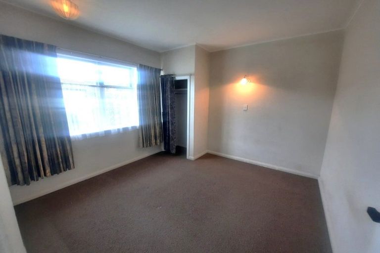 Photo of property in 2 Savage Crescent, Upper Hutt Central, Upper Hutt, 5018