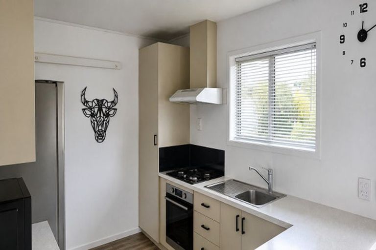 Photo of property in 10 Shaldon Crescent, Blagdon, New Plymouth, 4310