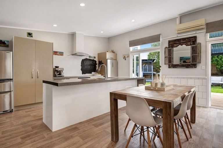 Photo of property in 16 Brandon Road, Manly, Whangaparaoa, 0930