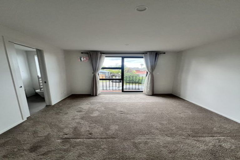 Photo of property in 4e Montmere Avenue, Te Atatu Peninsula, Auckland, 0610