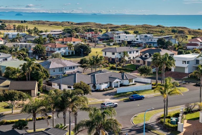 Photo of property in 16 Palm Beach Boulevard, Papamoa Beach, Papamoa, 3118