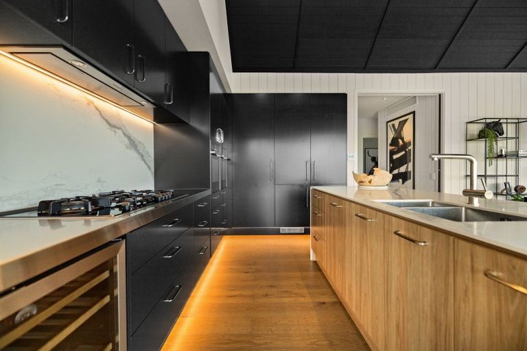 Photo of property in 17 Falconer Rise, Jacks Point, Queenstown, 9371