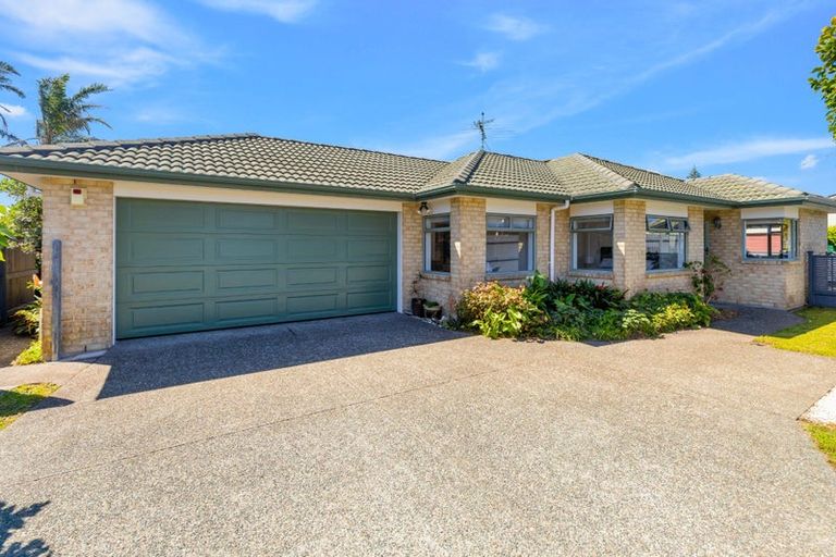 Photo of property in 19 Francis Skinner Place, Orewa, 0931