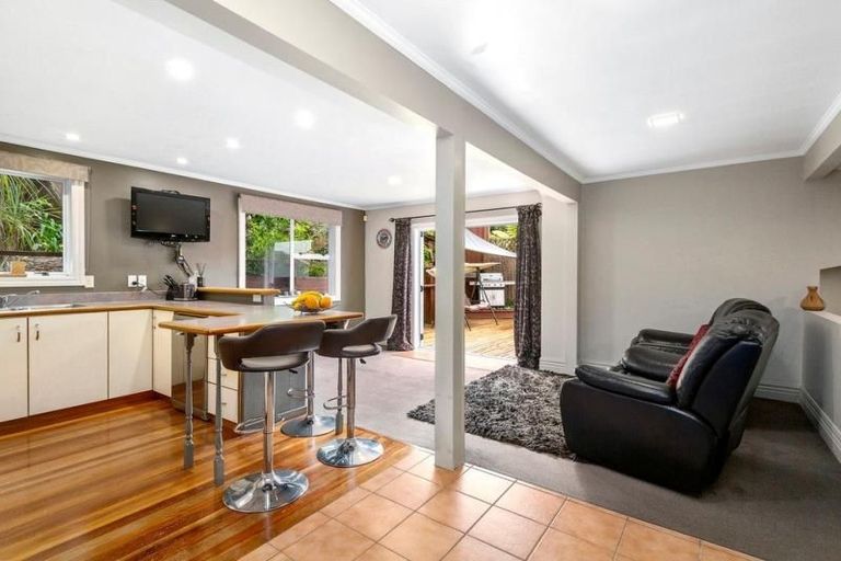 Photo of property in 2/150 Tirohanga Road, Tirohanga, Lower Hutt, 5010