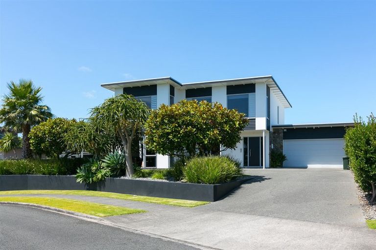 Photo of property in 18 Parkvue Drive, Bell Block, New Plymouth, 4312