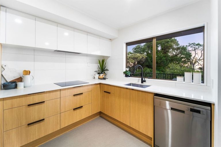 Photo of property in 26b Wade River Road, Stanmore Bay, Whangaparaoa, 0932