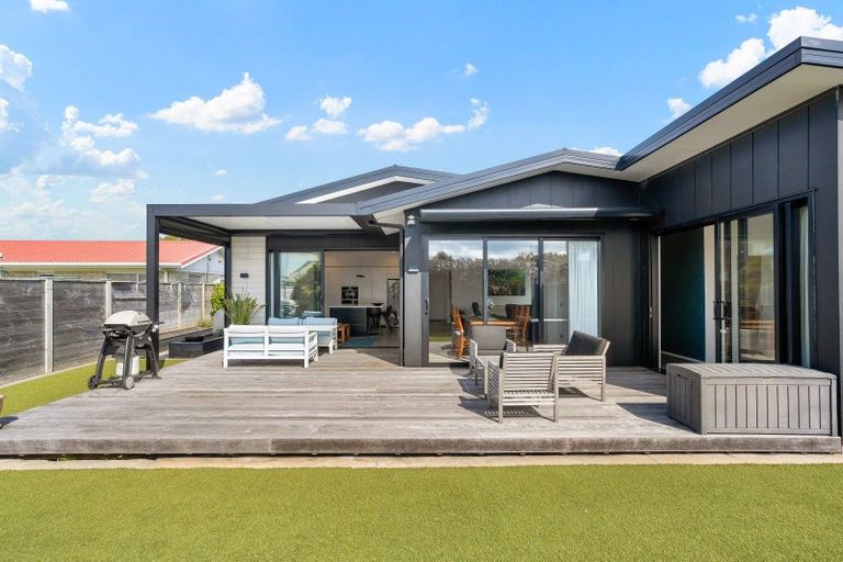 Photo of property in 121 Charleston Avenue, Whangamata, 3620