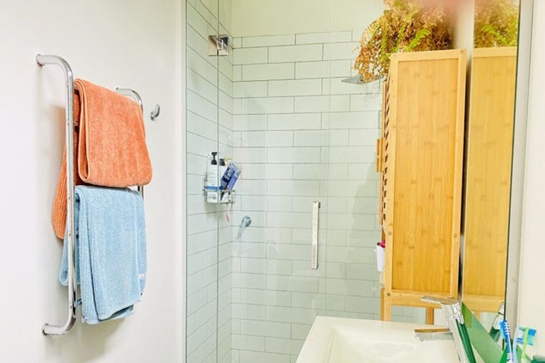 Photo of property in 20c Konini Road, Titirangi, Auckland, 0604