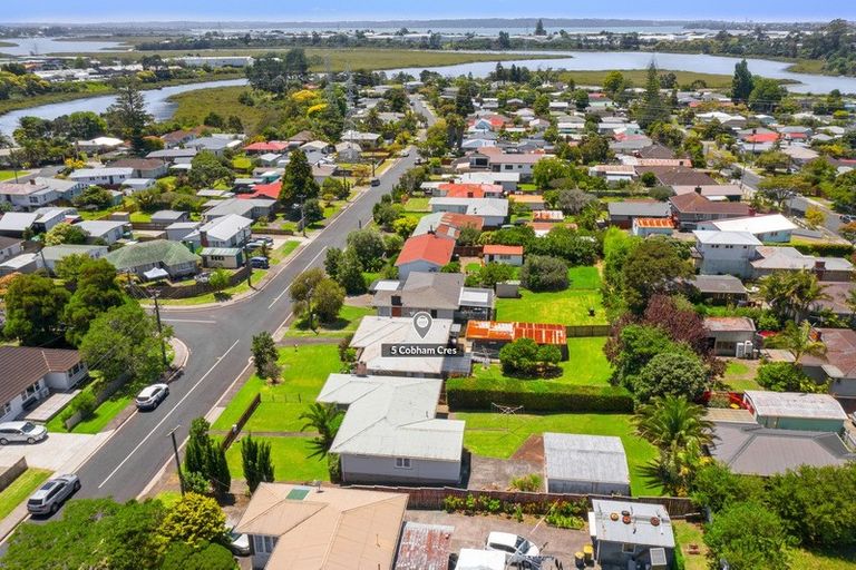 Photo of property in 5 Cobham Crescent, Kelston, Auckland, 0602
