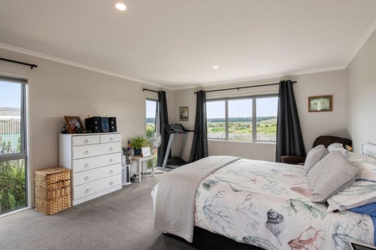 Photo of property in 33 Forbes Road, Foxton Beach, Foxton, 4815