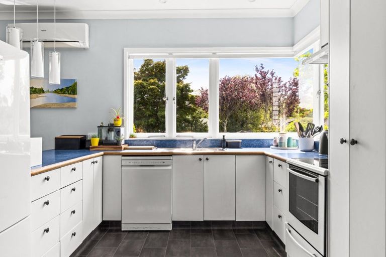 Photo of property in 10 Plassey Street, Havelock North, 4130