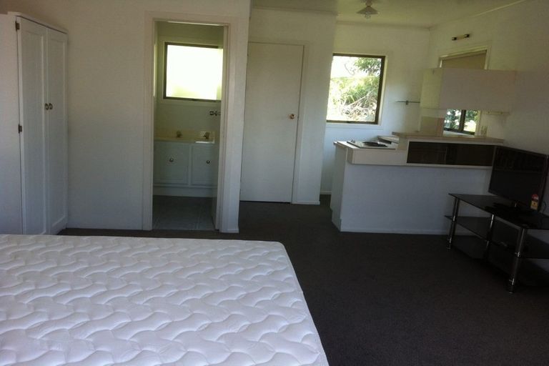 Photo of property in 1/181 Chivalry Road, Glenfield, Auckland, 0629