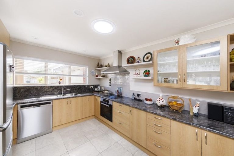 Photo of property in 11 Chestnut Close, Kelvin Grove, Palmerston North, 4414