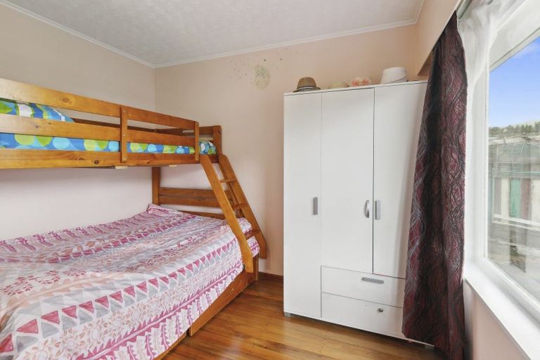 Photo of property in 12 Camrose Grove, Kingston, Wellington, 6021