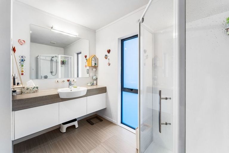 Photo of property in 120 Tiriwa Drive, Massey, Auckland, 0614