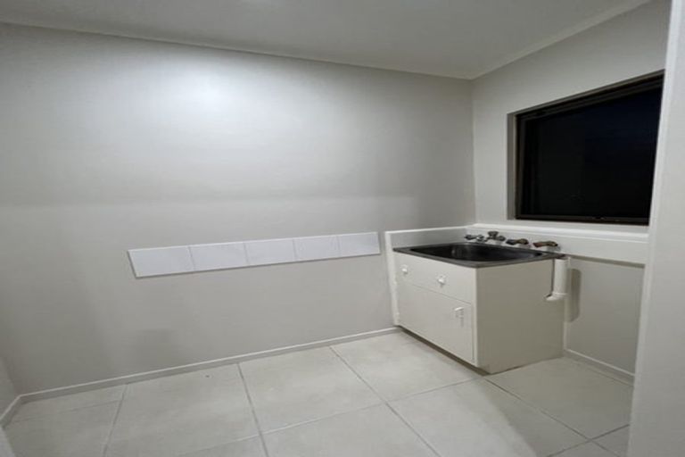 Photo of property in 2/54 Ray Small Drive, Pahurehure, Papakura, 2113