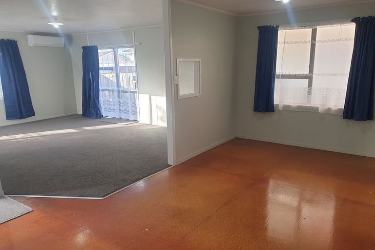 Photo of property in 12 Edwin Freeman Place, Ranui, Auckland, 0612