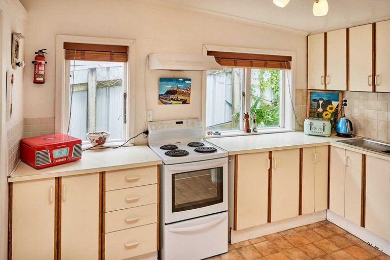 Photo of property in 67 Muritai Road, Eastbourne, Lower Hutt, 5013