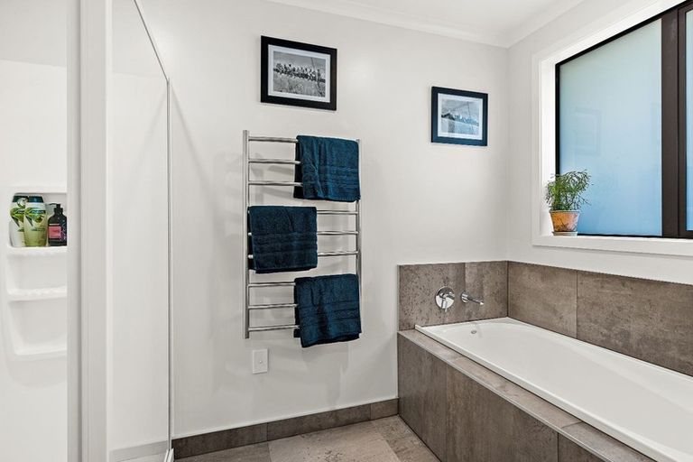 Photo of property in 15 Gemscott Crescent, Huapai, Kumeu, 0810