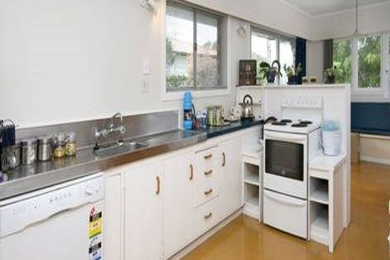 Photo of property in 24 O'halloran Road, Howick, Auckland, 2014