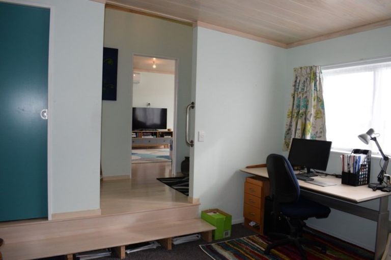 Photo of property in 17 Karaka Street, Otaki Beach, Otaki, 5512