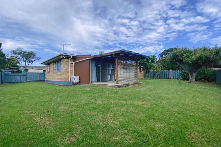 Photo of property in 2/15 Ballater Place, Highland Park, Auckland, 2010