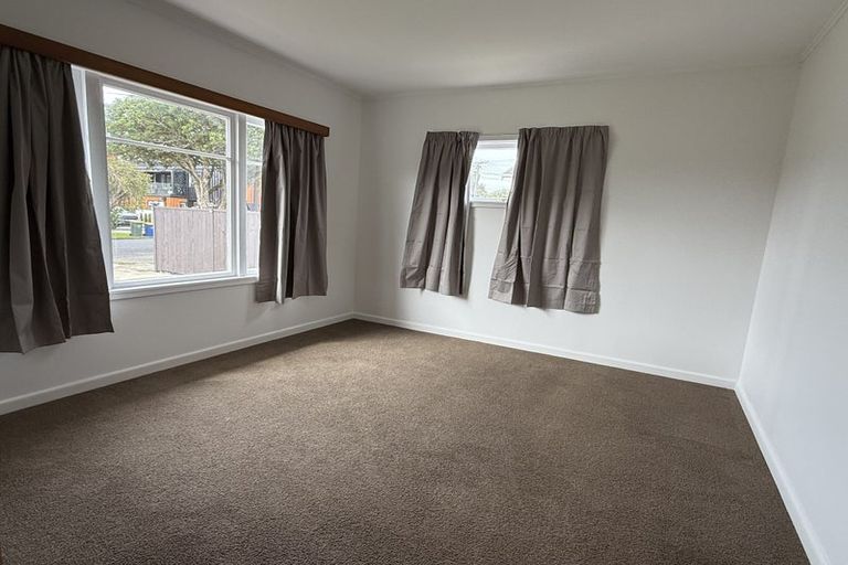 Photo of property in 12 Crete Avenue, Milford, Auckland, 0620