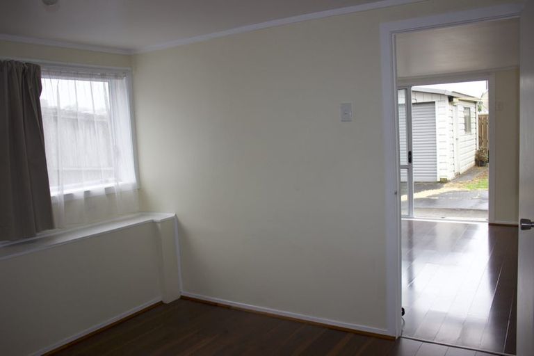 Photo of property in 27 Pipitea Place, Massey, Auckland, 0614
