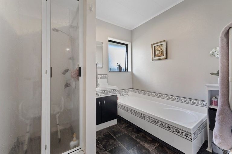 Photo of property in 35 Rewa Street, Takaro, Palmerston North, 4412