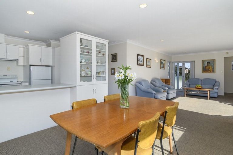 Photo of property in 37 Western Road, Bellevue, Tauranga, 3110