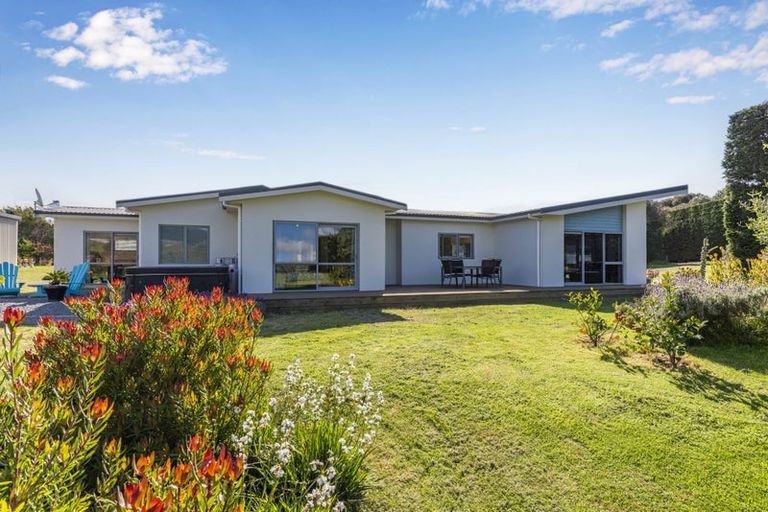 Photo of property in 19 Paetawa Road, Peka Peka, Waikanae, 5391